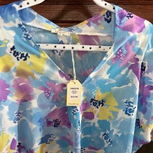 JODIFL Short-sleeve, v-neck, Size Small Spring Floral Print